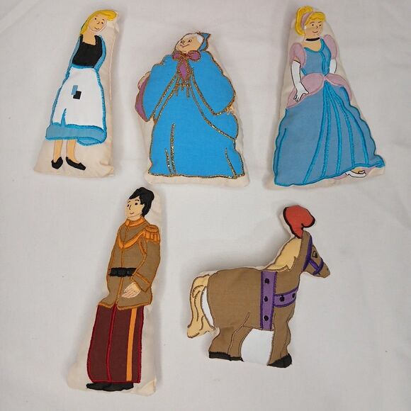 Pockets of Learning Cinderella Pumkin 5 Finger Puppet Set Prince Blue Fairy - Picture 2 of 6
